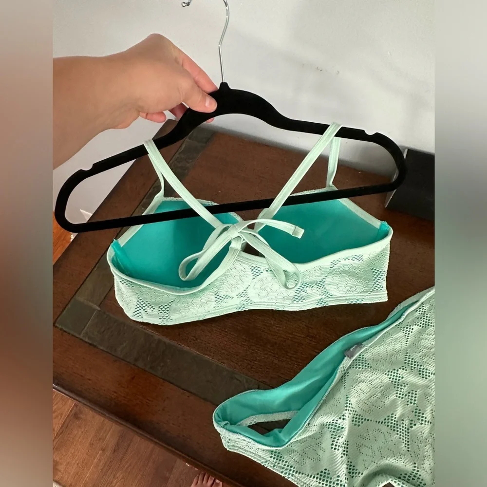 EUC Sz 36D Aerie Top